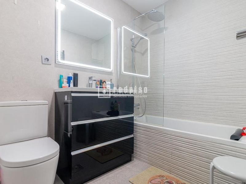 Foto c9ac2dbd-d7cd-48b8-96eb-47ae6ff6ea45. Piso redpiso vende en exclusiva estupendo piso en c amorós en Madrid