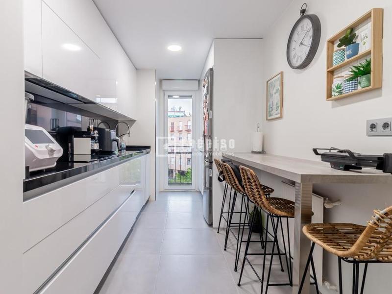 Foto d9313580-d0bd-4e49-b509-48ce03a91b95. Piso redpiso vende en exclusiva estupendo piso en c amorós en Madrid