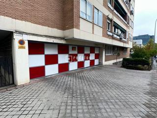 Edifici a Guindalera. Oportunidad de inversión! garaje completo en excelente estado