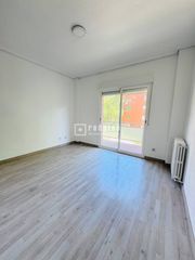 Location Appartement  De brescia. Redpiso parque de las avenidas alquila piso exterior en calle br