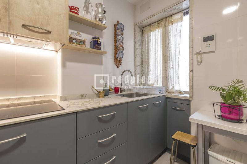 Foto 2140464b-bab4-40d9-9784-47a25b65aab9. Piso redpiso parque de las avenidas vende en exclusiva fantástico piso en avenida de bruselas en Madrid