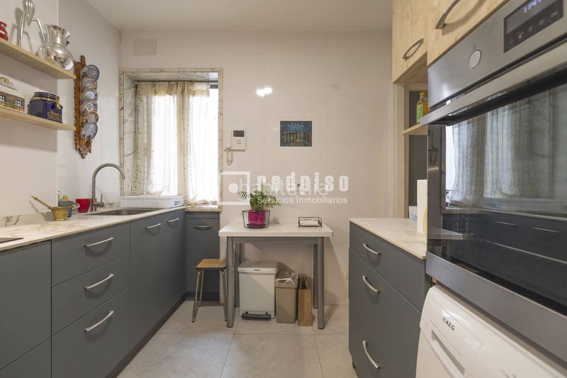 Foto 7ec7bc96-4f72-4167-9a5b-8568241d13ff. Piso redpiso parque de las avenidas vende en exclusiva fantástico piso en avenida de bruselas en Madrid