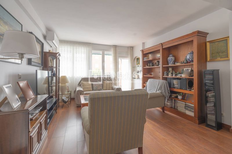 Foto cb27bc27-17a5-4509-8d54-1f8cfe63c109. Piso redpiso parque de las avenidas vende en exclusiva fantástico piso en avenida de bruselas en Madrid