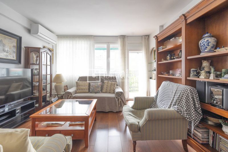 Foto f200d6f2-7530-4804-9fbc-ba674cce5766. Piso redpiso parque de las avenidas vende en exclusiva fantástico piso en avenida de bruselas en Madrid