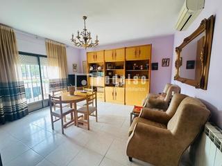 Casa a San Benito-Soledad-Hispanidad. Hogar y oportunidad, todo bajo el mismo techo.