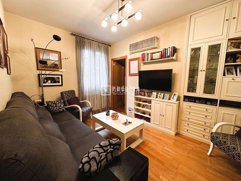 Foto d7e47d38-a7f1-4ee7-b430-50ff9e1bf09e. Pis a Bellas Vistas Madrid