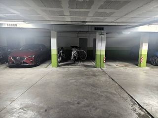 Lloguer Aparcament cotxe  Calle adolf vázquez humasqué. Se alquila plaza de parking en calle adolf vázquez humasqué  san