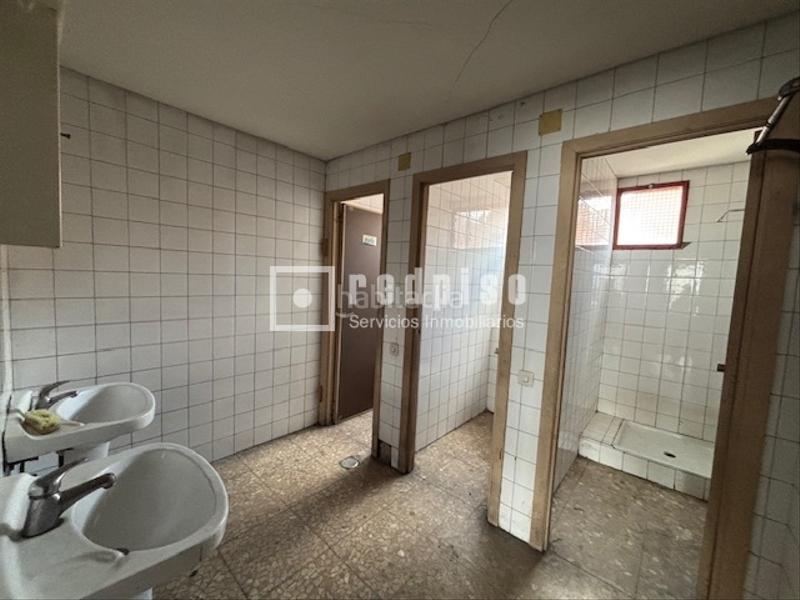 Foto 33c8067d-3695-43c9-b7e5-3d4f7e49d179. Local comercial en Entrevías Madrid