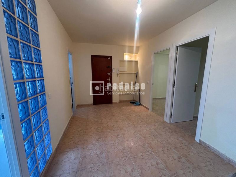 Foto b22f75ea-3c6f-450d-aa48-616a35f7c9e0. Etagenwohnung in Entrevías Madrid