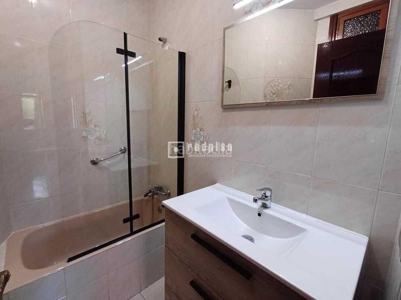 Foto f20b0cf9-14f6-4ccf-9970-4dbe1777286c. Miete etagenwohnung in Hispanoamérica-Bernabéu Madrid