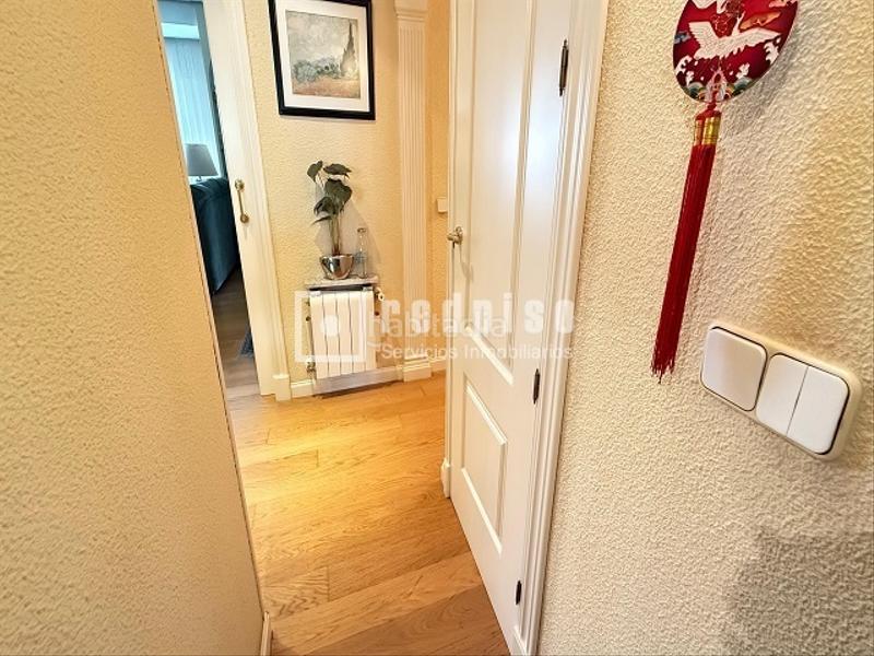Foto fefc84c6-f962-4fd9-adc2-79017f9127df. Piso en venta esta magnífica propiedad situada en el prestigioso barrio de hispanoamérica. en Madrid