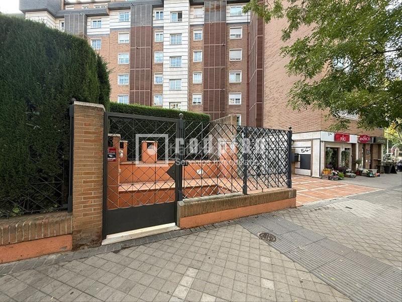 Foto a975dd36-0d94-4030-aeec-2f36972ec8ae. Alquiler parking coche alquiler de plaza de garaje calle víctor de la serna, hispanoamérica en Madrid