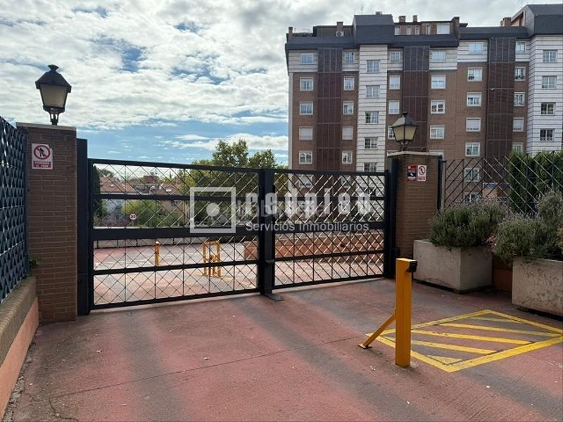 Foto 720a1135-3fc2-4497-a818-49f316991702. Location parking voiture dans Hispanoamérica-Bernabéu Madrid