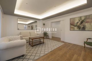 Pis a Hispanoamérica-Bernabéu. Exclusiva vivienda recién reformada en bernabéu.