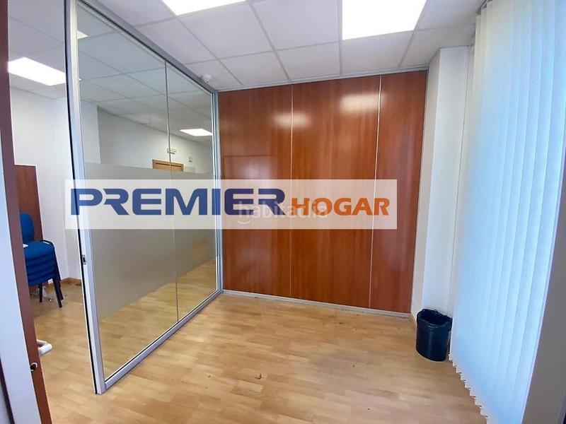 Foto 620a6fd6-f115-404e-b380-bfff607e3c11. Location bureau avec parking dans Centro Villaviciosa de Odón