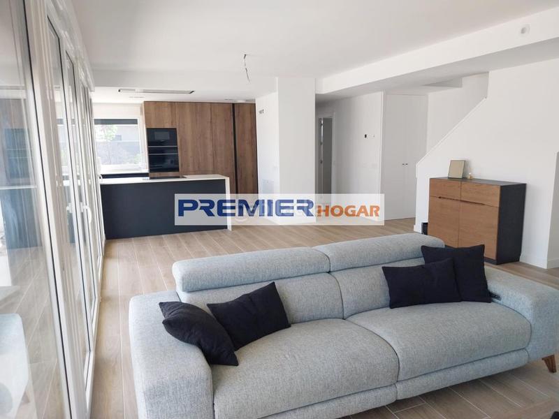 Foto bc05409d-6369-4f6c-98dd-0cbd8eeebf93. Doppelhaus mit heizung in Los Hueros Villalbilla
