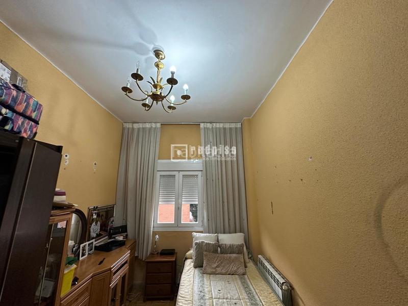 Foto a234ef1c-6c25-44f7-a4c3-0b7016257f55. Piso  de 3 dormitorios en Numancia Madrid