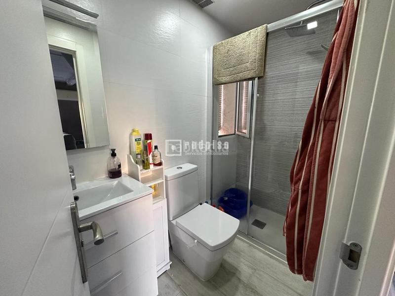 Foto 26457146-867c-445b-aaf0-c62e8862477c. Piso  en buen estado en Numancia Madrid