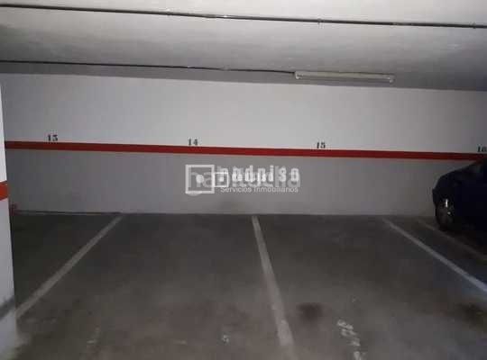Foto ed6a8e65-5c26-40ba-b943-0ce4b5518920. Pis amb aparcament a Numancia Madrid