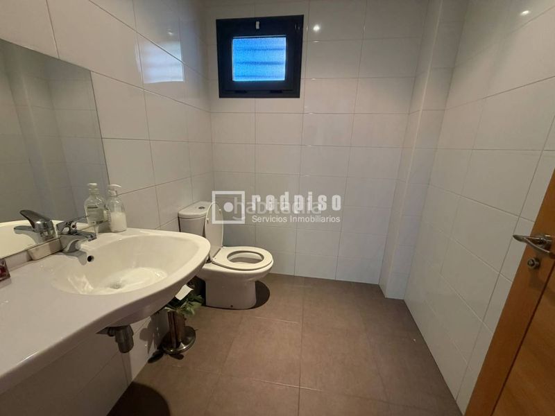 Foto e759ce51-d80a-4f8c-ac16-4a19c28dff8a. Flat with heating parking pool in Numancia Madrid