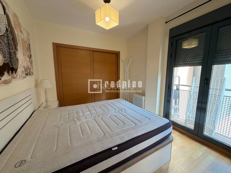 Foto eda59b99-5b6c-4373-a570-f75aa68ef4ac. Pis amb calefacció aparcament piscina a Numancia Madrid