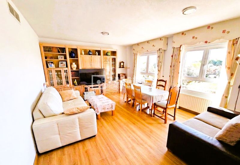 Foto c3549a4f-d3bc-4aff-8b55-5317587126b4. Pis amb aparcament piscina a La Ermita Parla