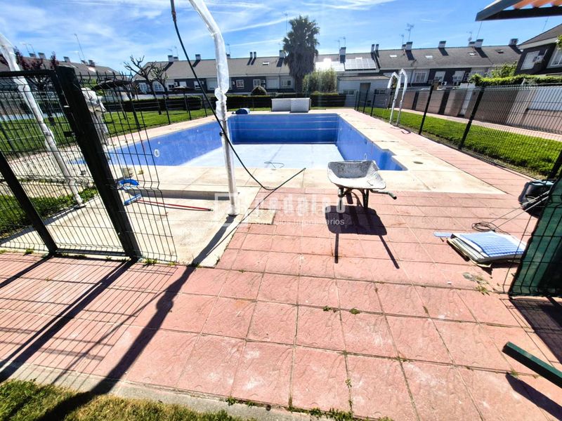 Foto 5b90e4b4-56e2-4564-9b39-c9f96da58aee. Xalet amb calefacció aparcament piscina a Fuentebella-San Fermín-El Leguario Parla