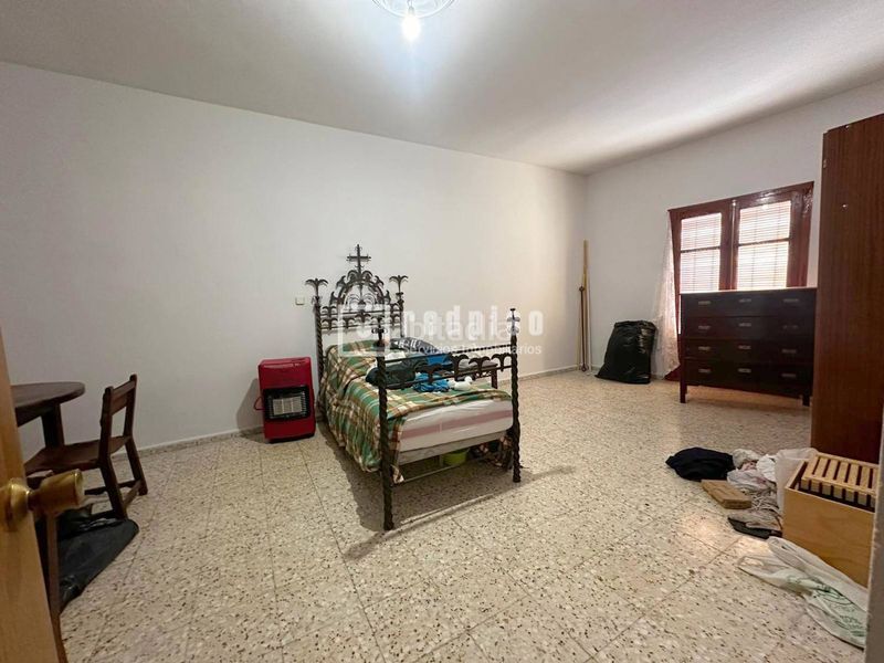 Foto 518dab9d-85f8-43ed-87b2-d97095a432d6. Casa amb calefacció aparcament a Dosbarrios