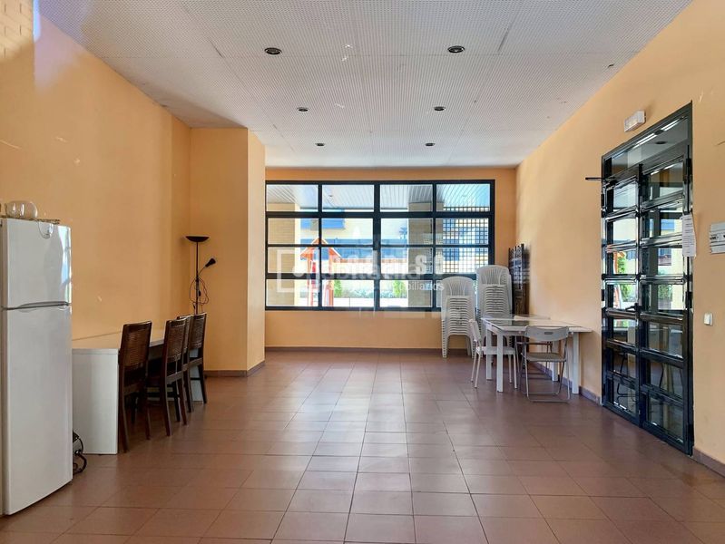 Foto a5ead3da-a7fb-4b8b-96e6-8d9a16f65a5f. Pis amb calefacció aparcament piscina a PAU de Carabanchel Madrid