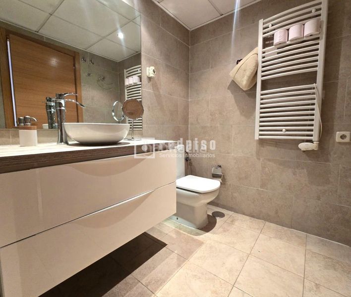 Foto e8cac92b-eabf-4ea5-a63e-e9b50762e39a. Pis amb calefacció aparcament piscina a PAU de Carabanchel Madrid