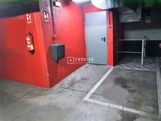 Aparcament cotxe a de la Peseta