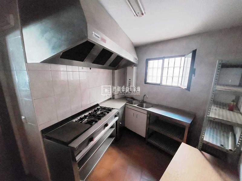 Foto 2d66e168-8ae4-4410-8cd8-8c3ea0d4a627. Local comercial a Tres Olivos-La Piedad Talavera de la Reina