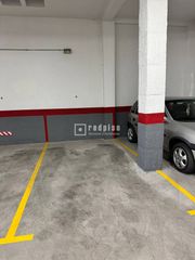 Aparcament cotxe a Tres Olivos-La Piedad. Se vende amplia plaza de garaje!!!