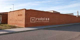 Casa a Calera y Chozas. Parcela urbana con gran potencial a pocos minutos de talavera.
