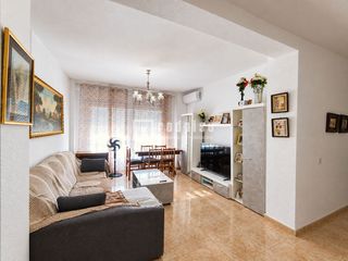 Pis a Casco Antiguo. Vivienda amplia de 3 dormitorios con terraza y ascensor.