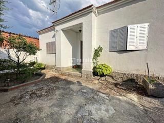 Haus en Carlos Ruiz. Casa independiente en villalba estacin