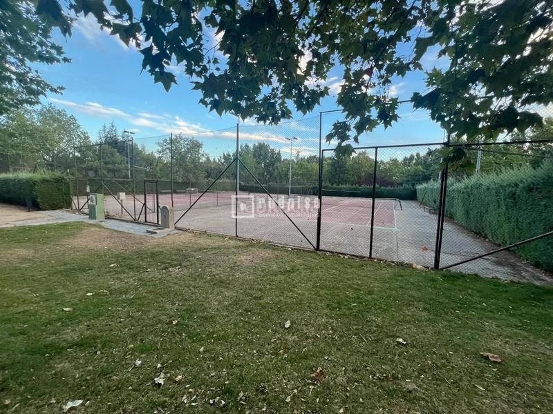 Foto 7bf844d9-6a50-49fd-848f-81725c8a03c5. Location chalet avec chauffage parking dans Collado Mediano