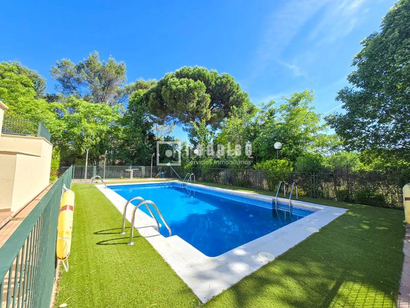 Foto 55566cc5-cd0a-40d7-aec8-826a3f8d940b. Chalet avec chauffage parking piscine dans Parque de la Coruña-Las Suertes Collado Villalba