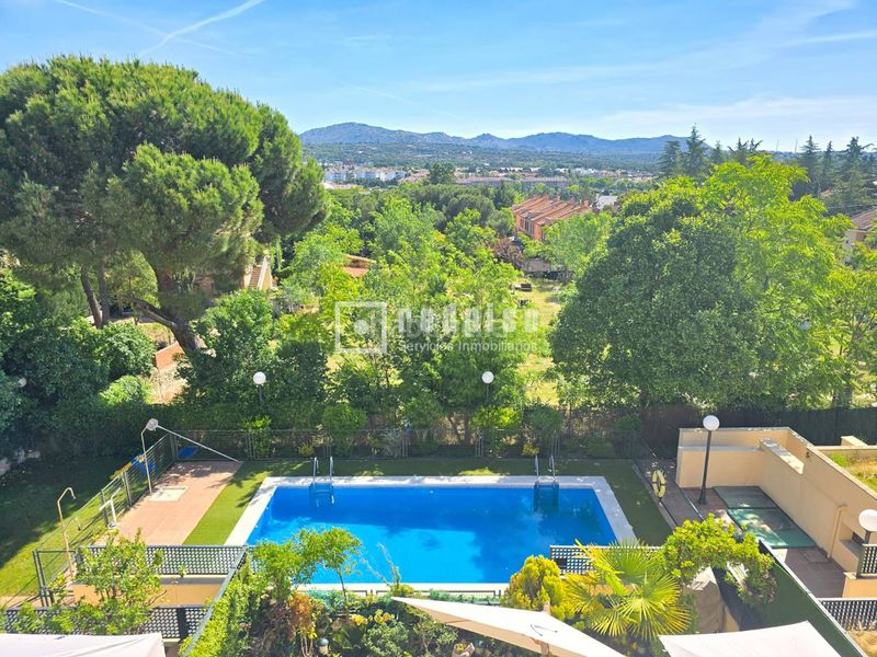 Foto 61cc2560-fbee-476d-ac22-d8a1795e8478. Chalet avec chauffage parking piscine dans Parque de la Coruña-Las Suertes Collado Villalba