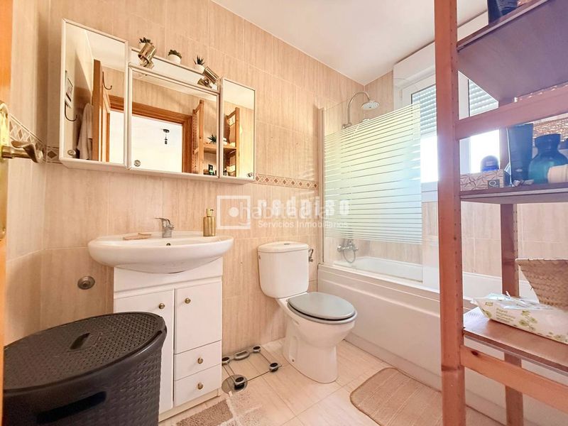 Foto 9482ec6e-a201-41c9-8cc1-5cbbb73d596d. Xalet amb calefacció aparcament a Los Ángeles de San Rafael Espinar (El)