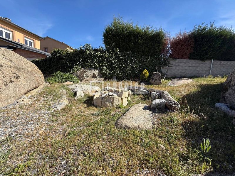 Foto 9b2d6715-2c9b-4255-96c9-f8c58210d9b1. Xalet amb calefacció aparcament a Los Ángeles de San Rafael Espinar (El)