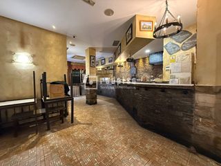 Local Comercial a Carlos Ruiz. Perfecto local con cambio de uso a vivienda!