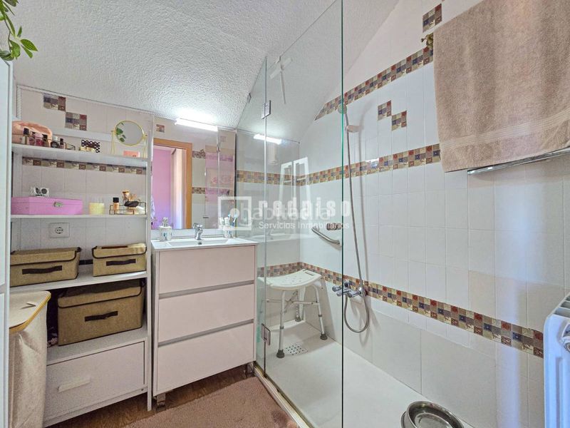 Foto c9b41fcb-ca6b-442e-89fb-2a385319d373. Dúplex amb calefacció a San Rafael Espinar (El)