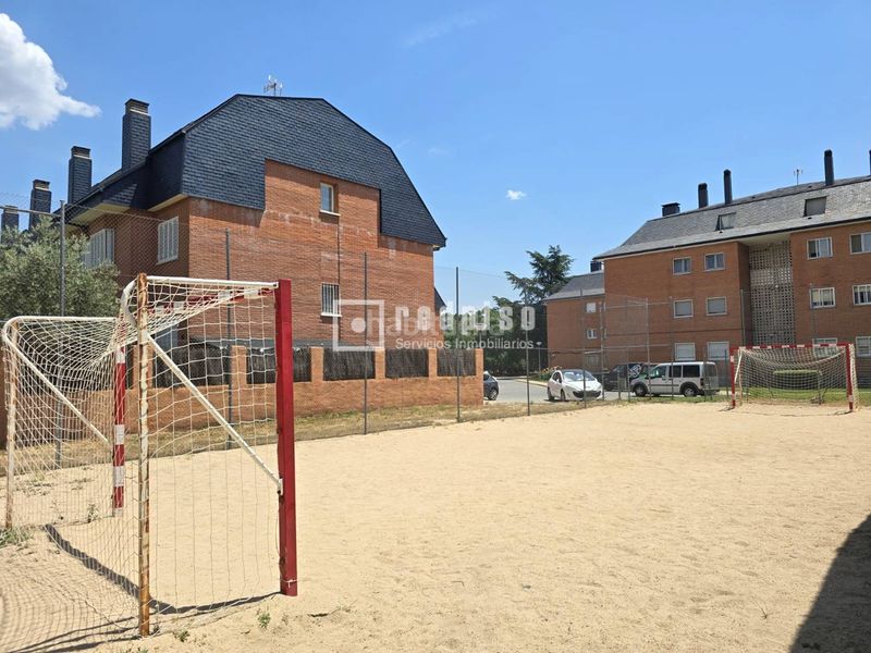 Foto 805e78d8-10d3-4e36-82c7-220f0c94cf4e. Àtic amb calefacció piscina a Guadarrama