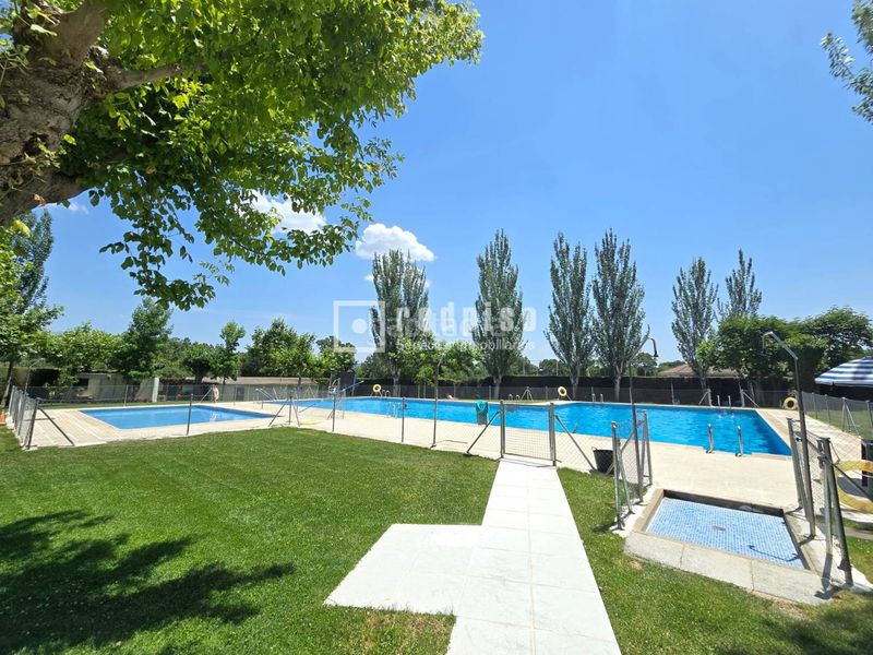 Foto d37f6aea-f855-4b75-b918-feb72f473d5e. Àtic amb calefacció piscina a Guadarrama