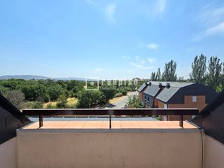 Penthouse  Del cordel de los navarros. Perfecto piso en urbanización miranieves  guadarrama