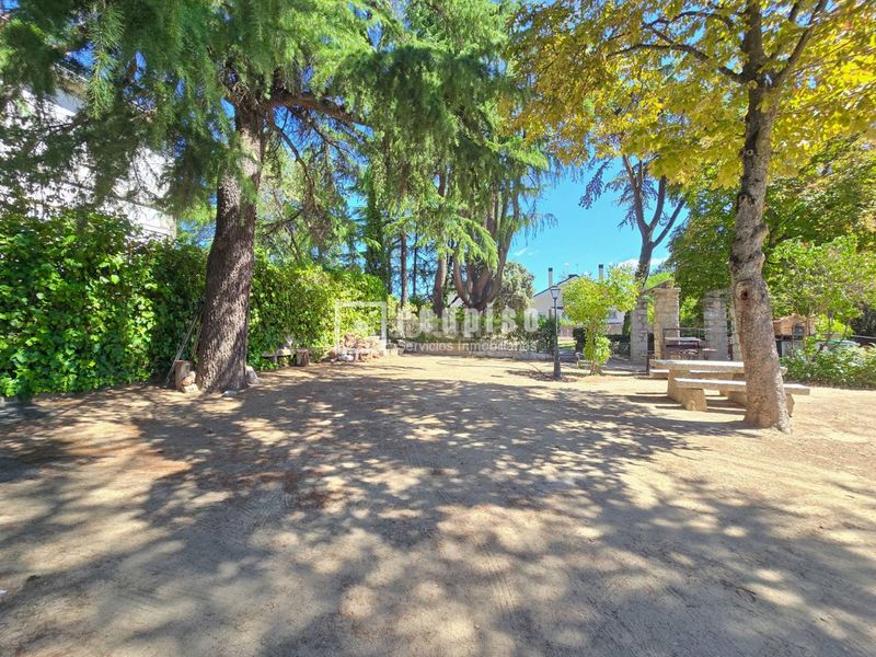 Foto 91849080-466d-4d7c-bfa4-5d214722026e. Casa amb calefacció aparcament piscina a Parque de la Coruña-Las Suertes Collado Villalba