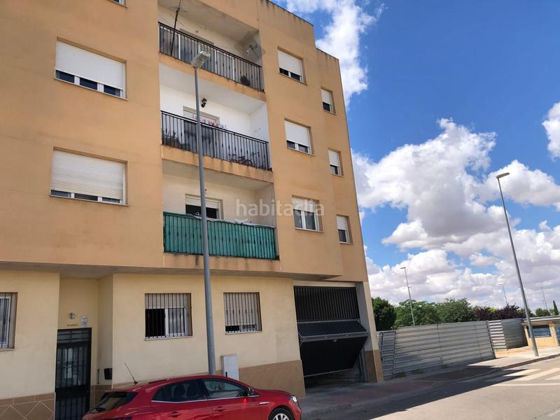 Foto beef6d96-cc69-4c58-8d69-cfc4e3437d2d. Parking voiture dans Tomelloso