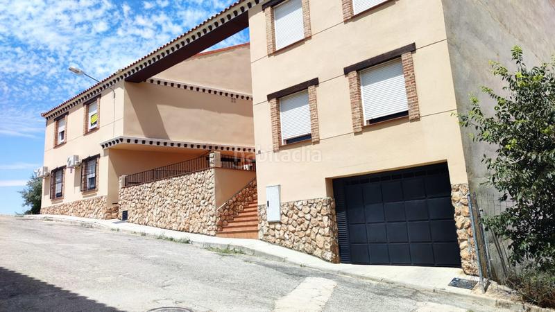 Foto bf3181f0-ffe3-4d07-8693-87ab57c18f79. Parking coche en Ruidera