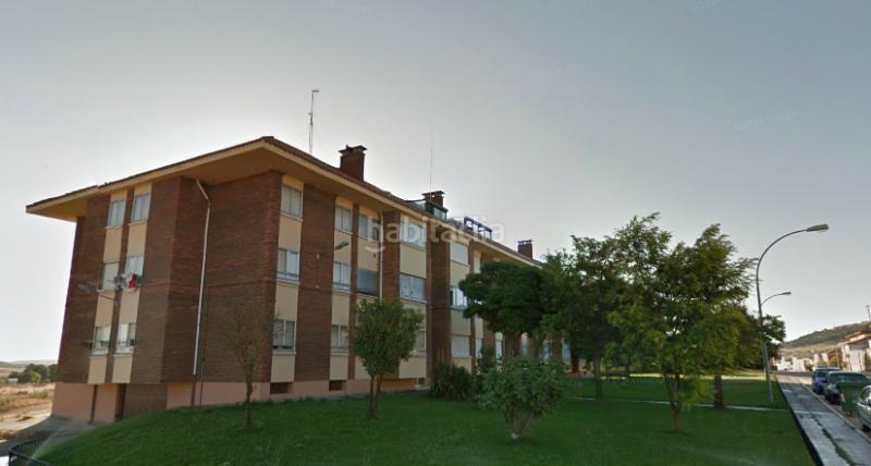 Foto e97efc47-6229-4152-8d44-f0297ea6c5ea. Aparcament cotxe a Astudillo